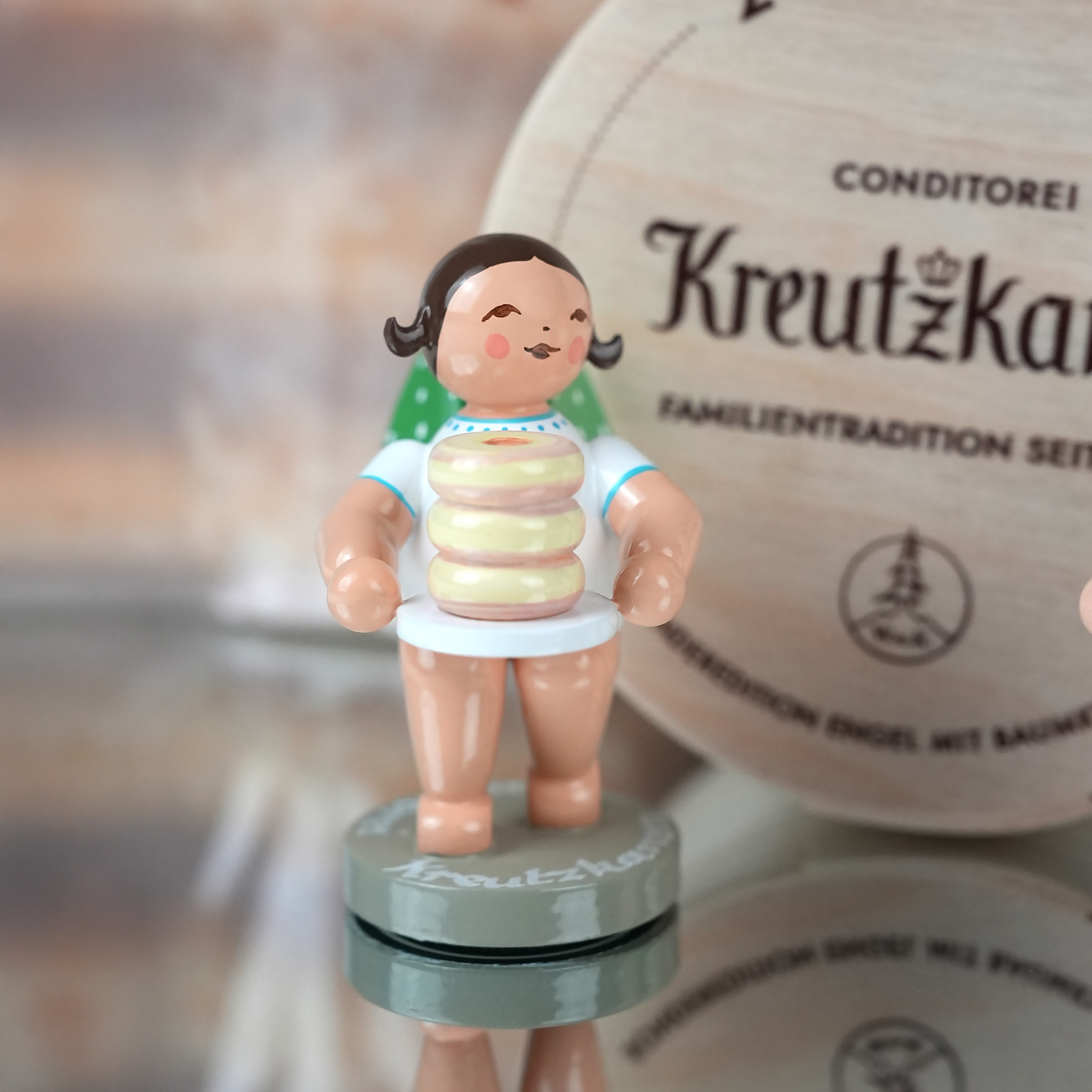 Baumkuchen glasiert 1000 g + Wendt und Kühn Engel dunkelhaarig