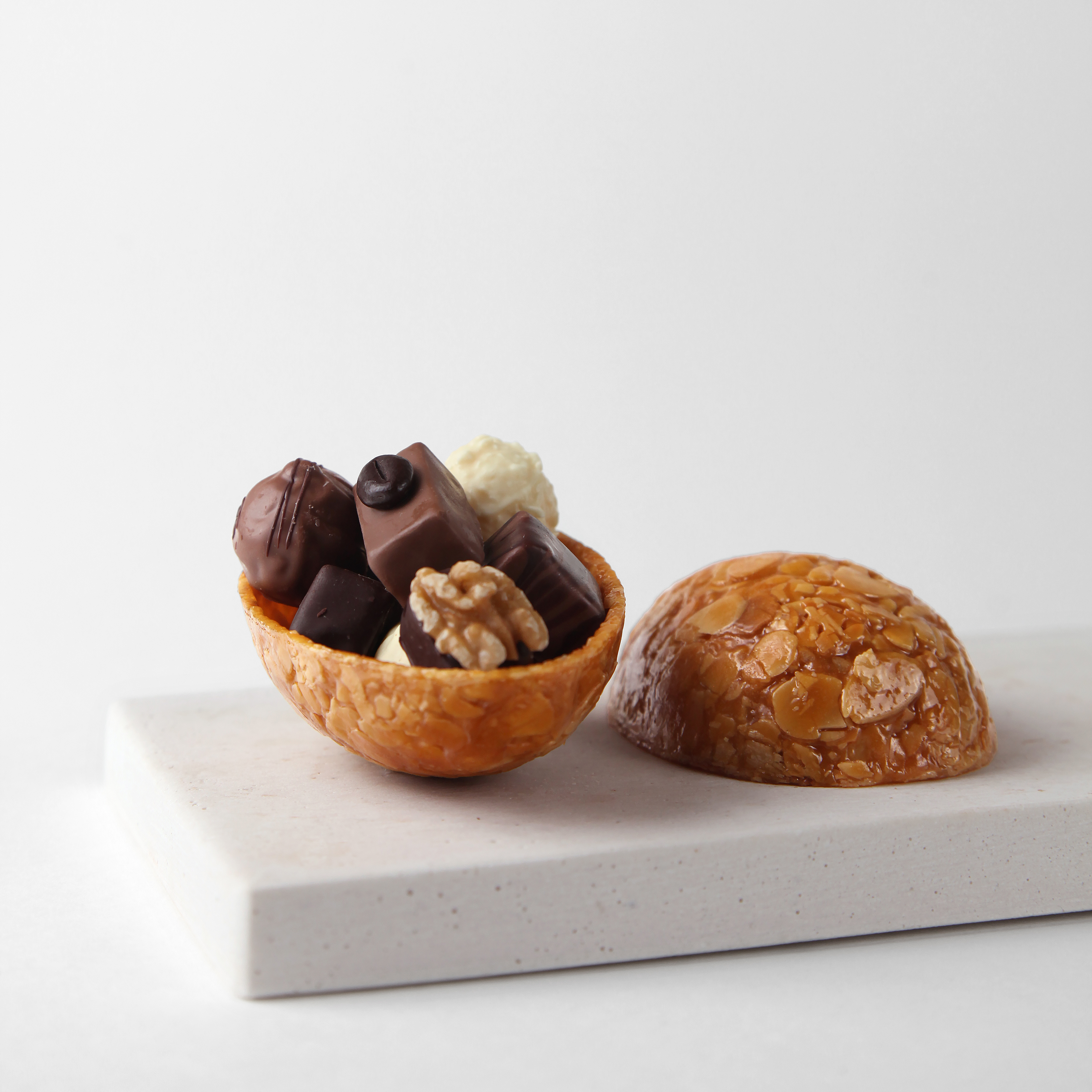 Krokant-Ei mit Pralinen gefüllt 150 g (alkoholfrei)